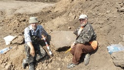 A carved stone found marking a Bronze Age grave in the Ukraine is the oldest sundial of its kind ever found, a new study reveals.