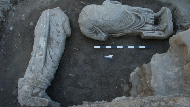 07-statues-excavated-120917