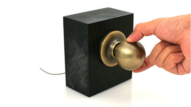 touche-door-knob