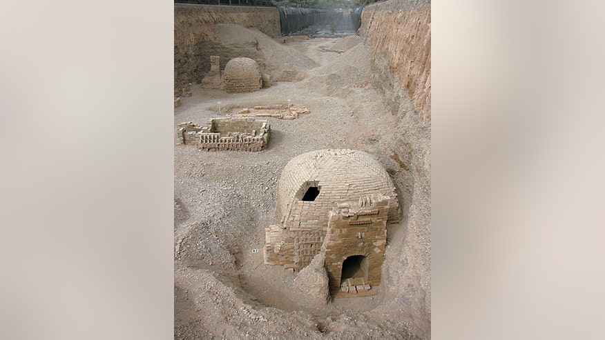 ancient-silk-road-cemetery-1
