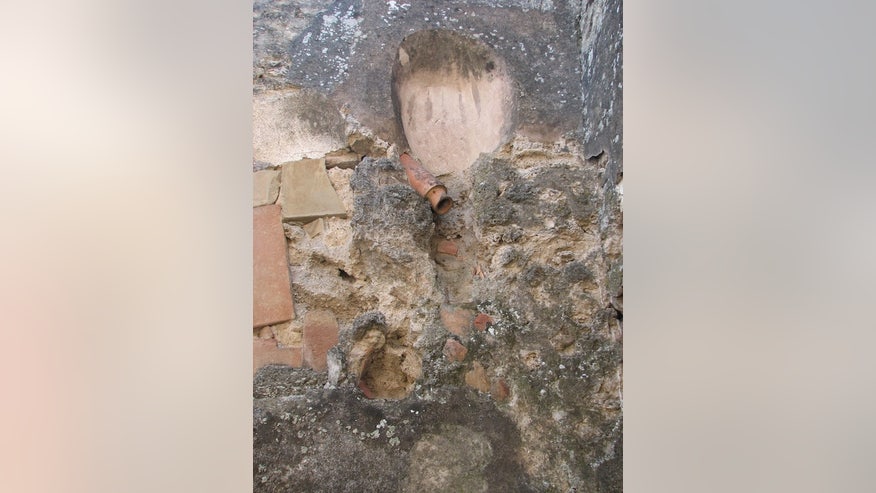 flush-pipe-latrine-130110