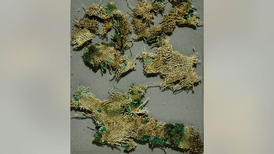 nettle-fabric-burial