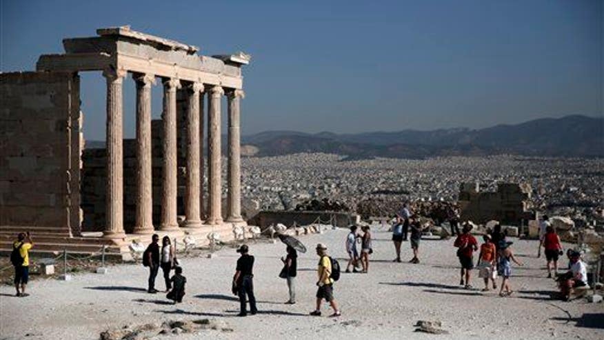 Archaeologists: Acropolis starting to give way