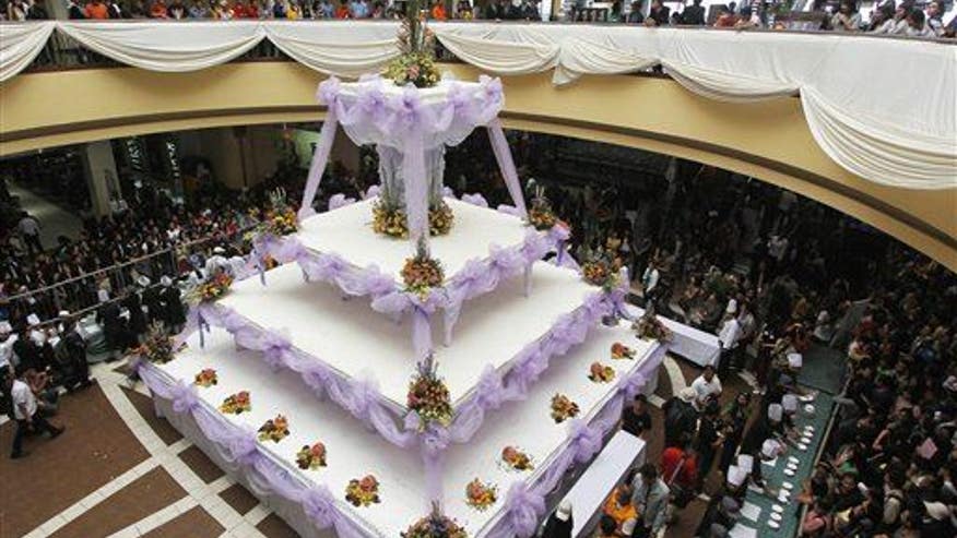 Big weddings more likely to lead to happy marriages, study finds