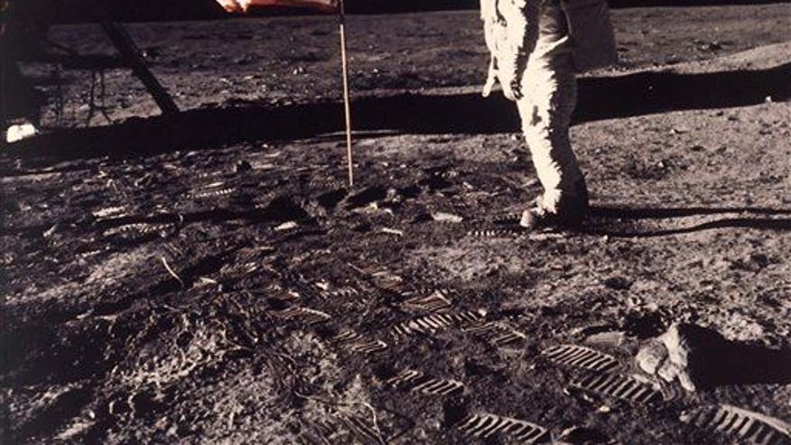 Buzz Aldrin&rsquo;s $33 moon walk