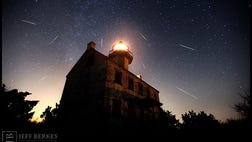 >Every August, just when many people go vacationing in the country where skies are dark, the best-known meteor shower, makes its appearance.