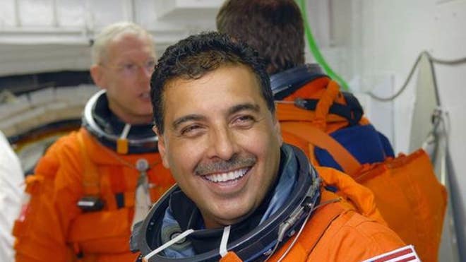 090822-sts128-jose-02