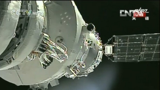china-shenzhou9-manual-docking