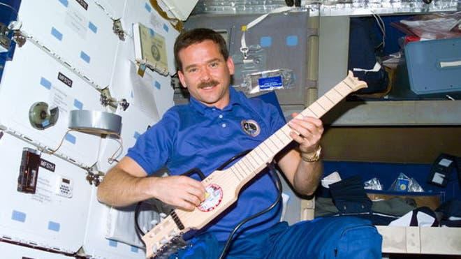 chris-hadfield-guitar