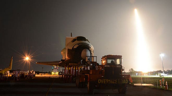 falcon-9-dragon-launch-shuttle-mockup