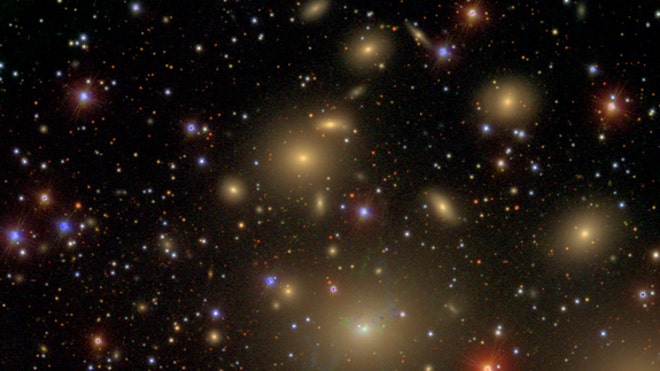galaxy-ngc-1277-giant-black-hole-close