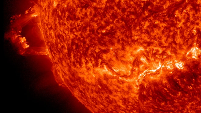 monster-sun-prominence-nov-16-2012-sdo1