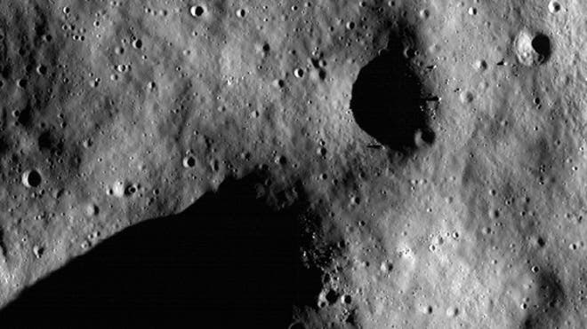 rim-shackleton-crater-moon