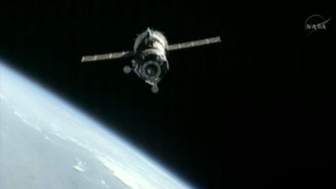 soyuz-tma05m-earth-2-docking-expedition-32