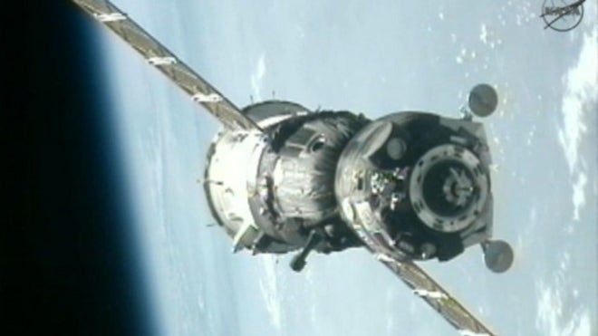 soyuz-tma05m-earth-3-docking-expedition-32