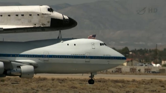 space-shuttle-endeavour-california-landing-closeup