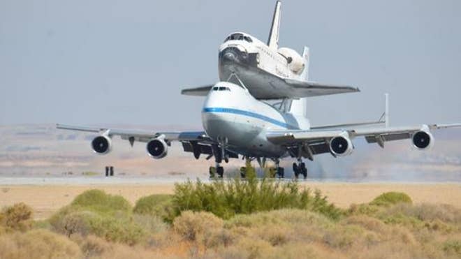 space-shuttle-endeavour-dryden-landing