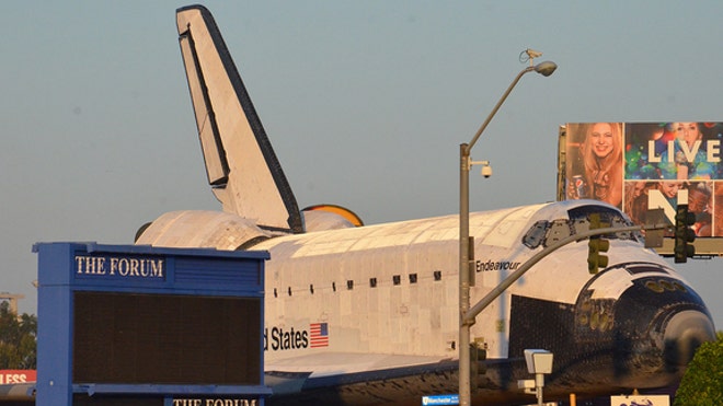 space-shuttle-endeavour-los-angeles-forum