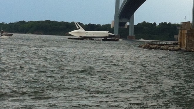 space-shuttle-enterprise-nyc-bridge