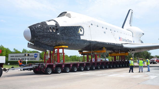 space-shuttle-replica-houston-parade