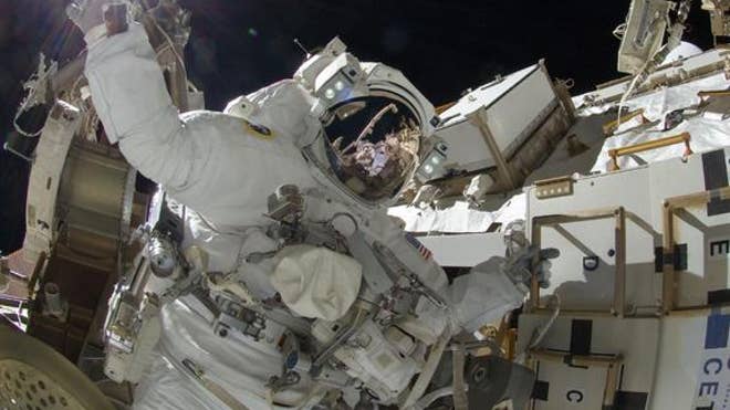 space-station-spacewalk-sun-sunita-williams-expedition32