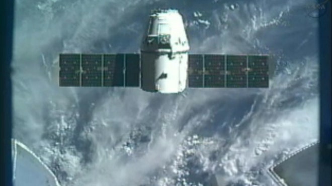 spacex-dragon-crs-1-close-up