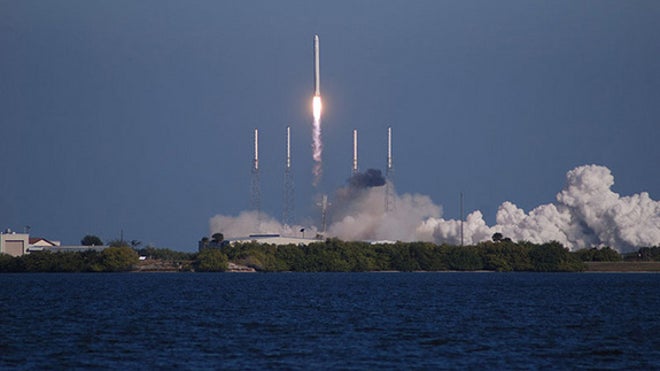 spacex-dragon-first-launch-101208-02