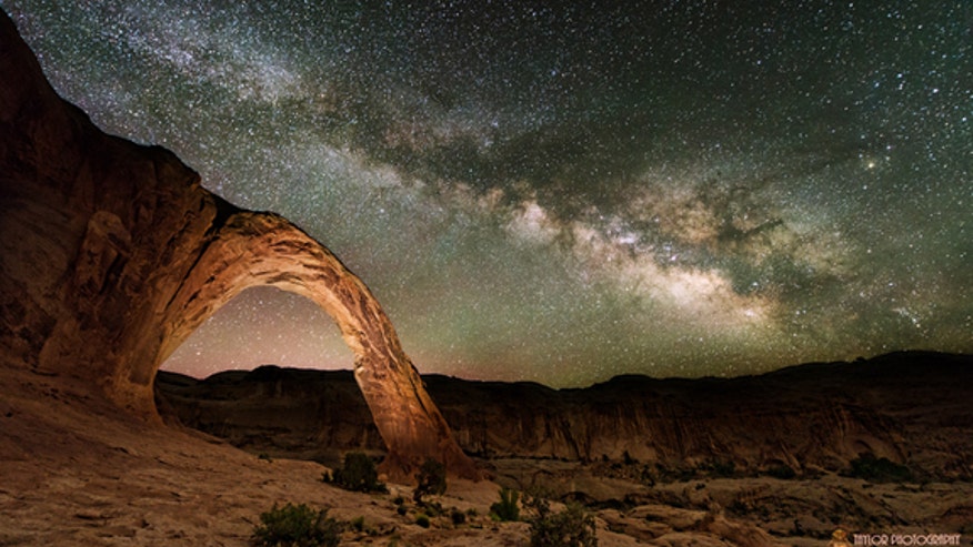 Corona-Arch-at-Night