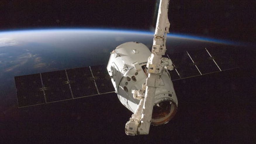 dragon-capsule-grapple-iss