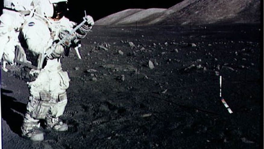 harrison-schmitt-apollo17-astronaut-moonwalk