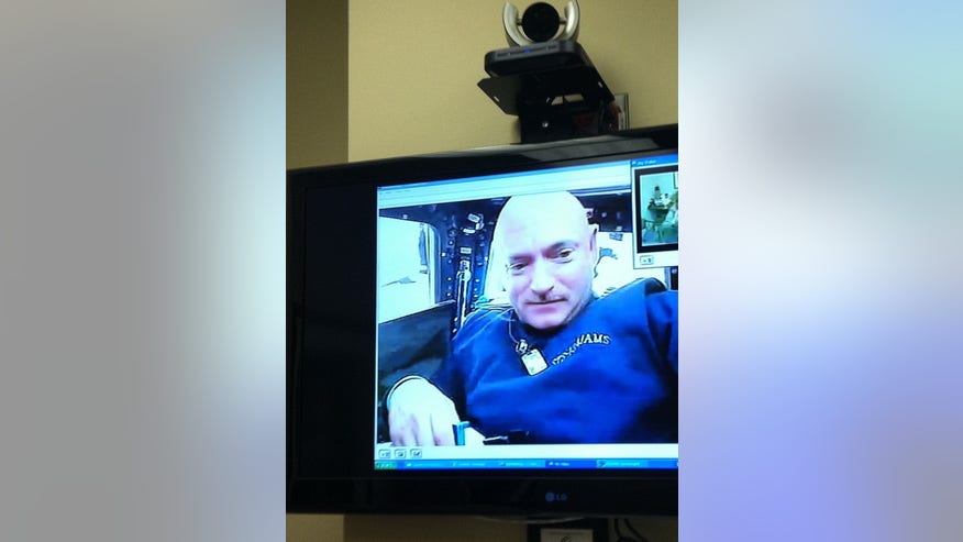 kelly-giffords-videochat