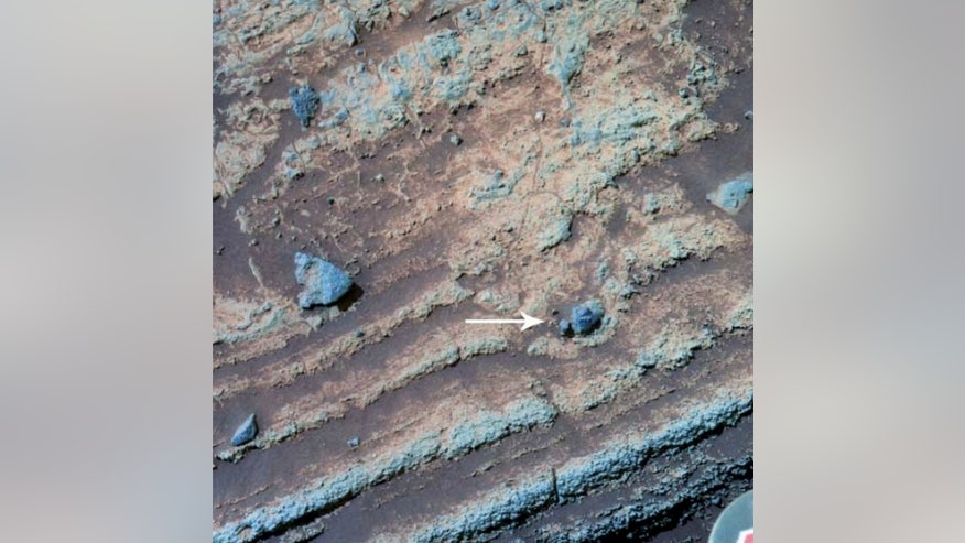 mars-volcano-crater