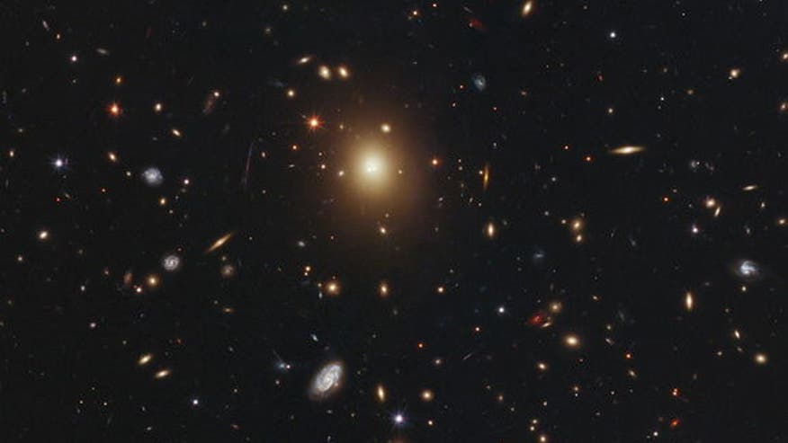 monster-galaxy-abell-2261