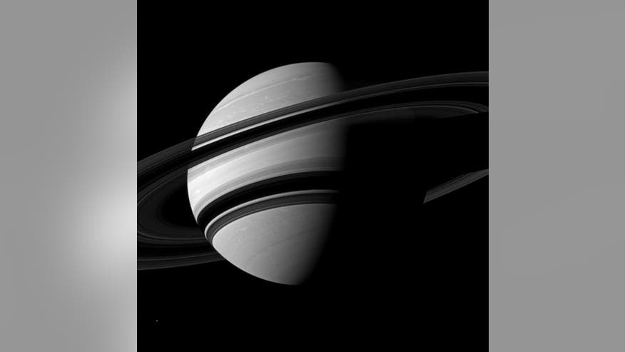 saturn-rings-enceladus-cassini