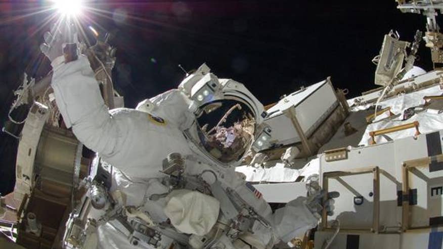 space-station-spacewalk-sun-sunita-williams-expedition32