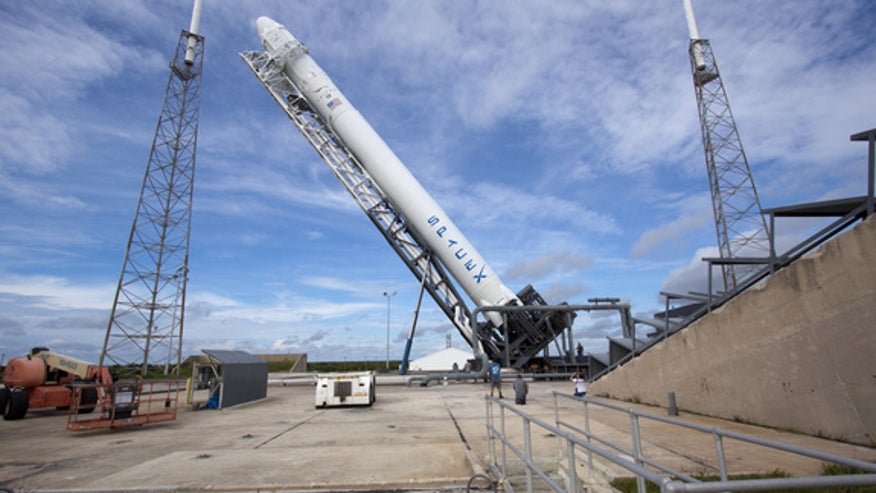 spacex-falcon9-rollout-6