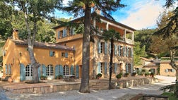 >Find your dream destination in our roundup of extraordinary Mediterranean vacation properties for rent.