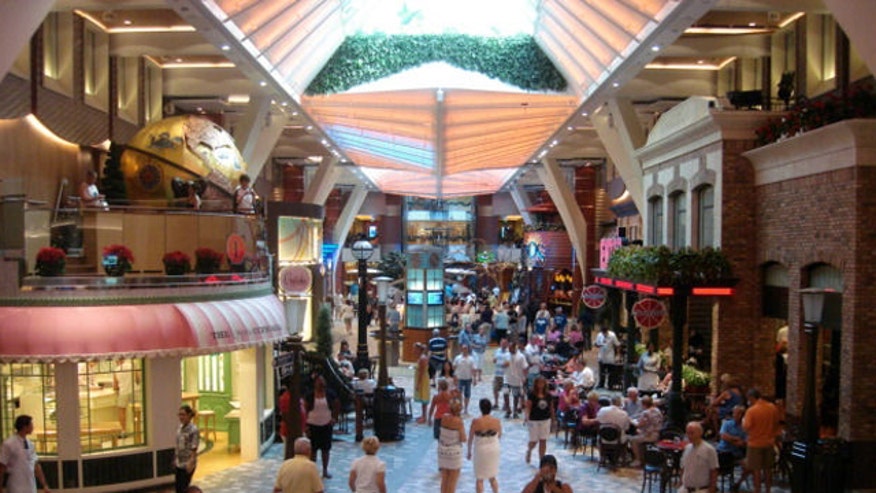 Oasis of the Seas Royal Promenade, 640x360