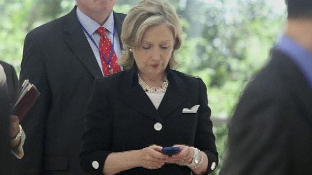 Former Clinton aide who helped set up server to plead Fifth Amendment to avoid subpoena