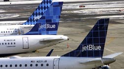 JetBlue says it will let family members and other customers pool their frequent-flier points.