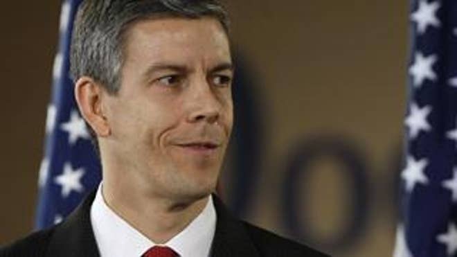 Arne Duncan introduced as President-elect Barack Obama's education secretary-designate