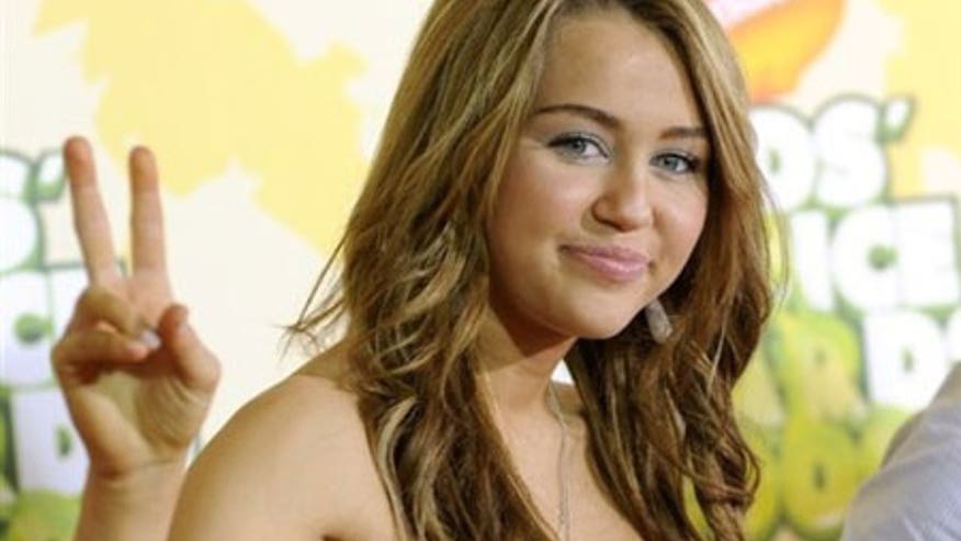 0_22_Cyrus_Miley_KCA