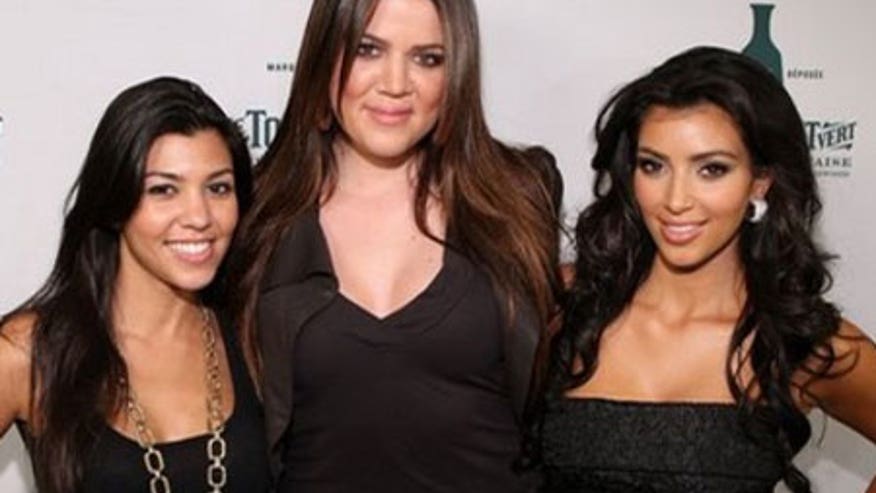 0_23_Kardashian_sisters