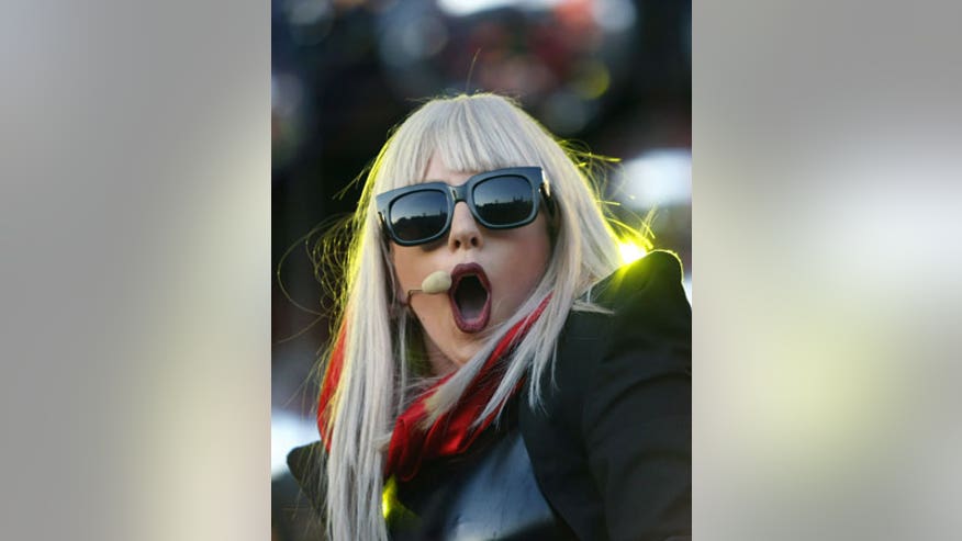 1_23_Gaga_Lady1