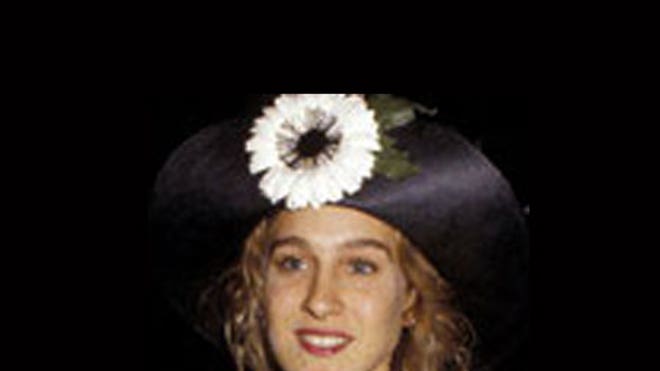 0_21_sarah_jessica_flowerhat