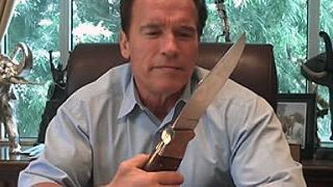 Schwarzenegger holds a knife