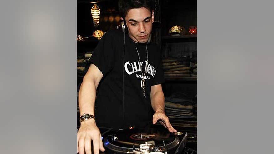 1_23_082809_djam