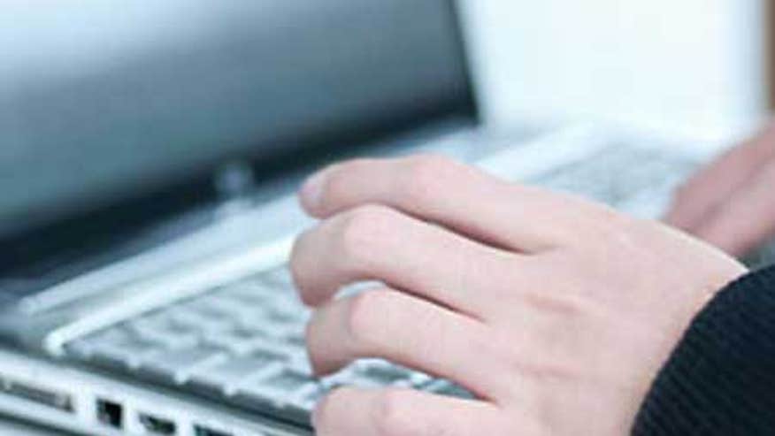 0_21_antivirus_laptop_user