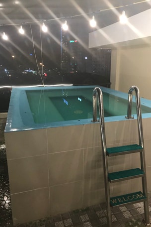 Hotel pool turns out to be bathtub
