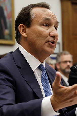 United CEO makes odd admission